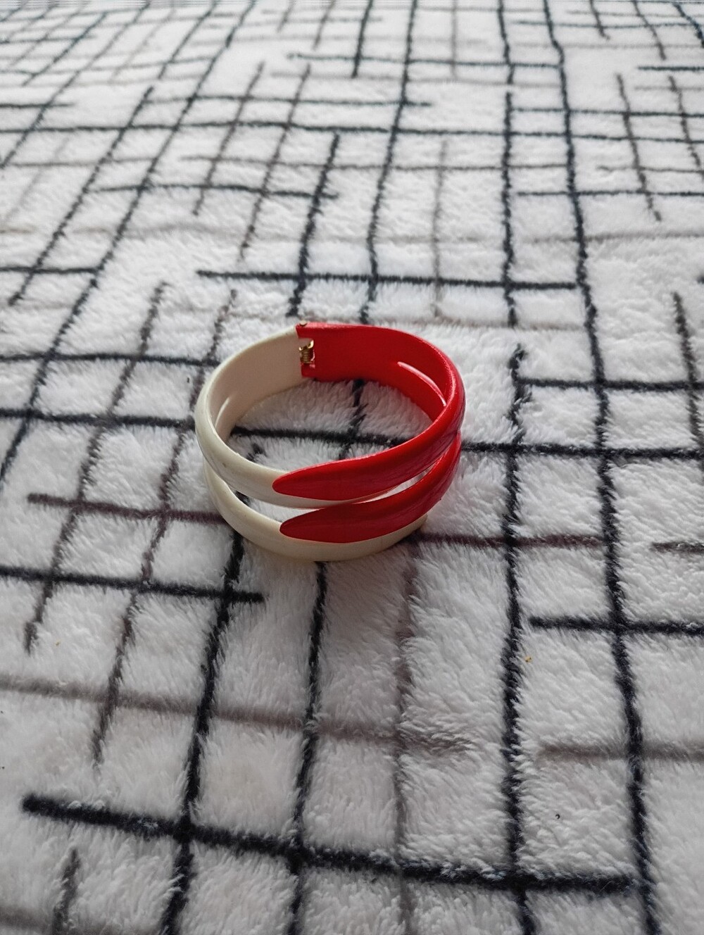 70s 80s Acetate Retro Vintage Red and White Hinged Bracelet